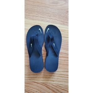 Nike Women's Slippers Size 6
